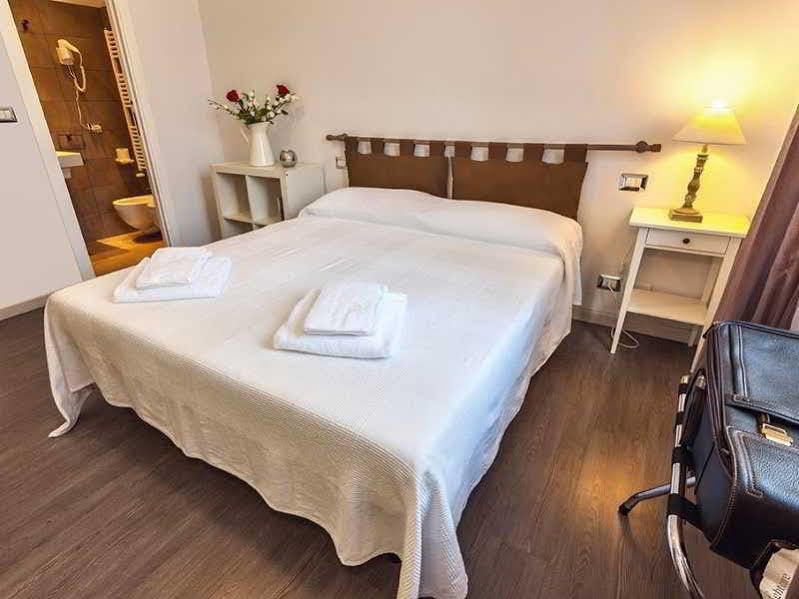 B&B Ai 2 Papi Rzym Zewnętrze zdjęcie